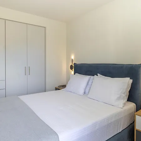 Notarikada * أرغوستولي